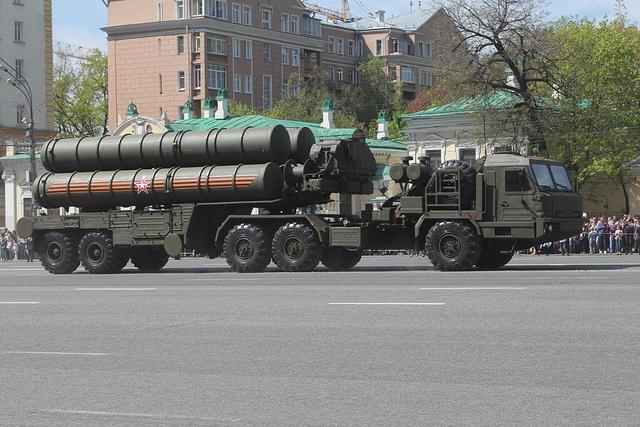 长锷刺天：中国引进俄罗斯S-400防空导弹